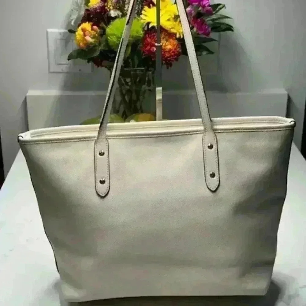 Coach City Zip Tote Shoulder Bag Chalk Cross Grain Leather F58846 - Picture 3 of 16